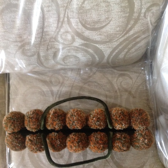 Earth Pom Pom hand bag - Picture 3 of 8